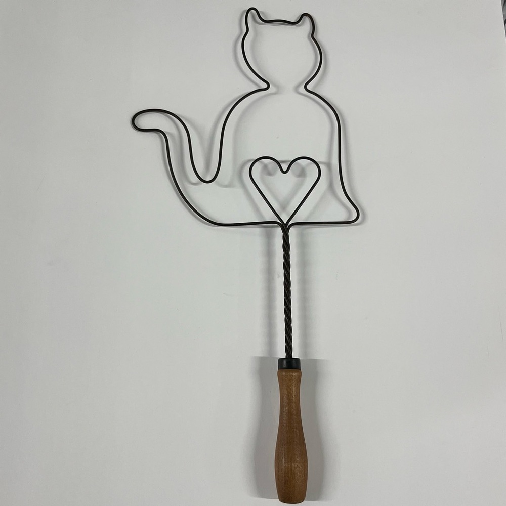 Rug Beater Cat Heart Twisted Metal Wire And Wood Distressed Farmhouse Country
